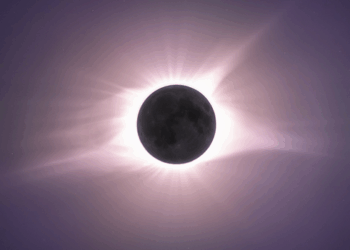 Eclipse lunar de agosto chamou atenção no Brasil ao encobrir 96,2% da Lua. Fenômeno foi seguro para observação a olho nu.
