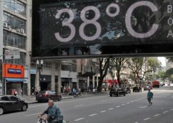 Governo lança plano para preparar o SUS para os impactos do El Niño, com ações contra calor, secas, enchentes, queimadas e doenças.
