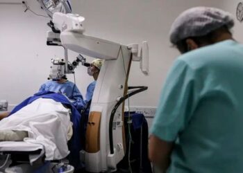 Quedas e queimaduras foram as principais causas de internação de crianças e adolescentes de até 14 anos no Brasil em 2025.