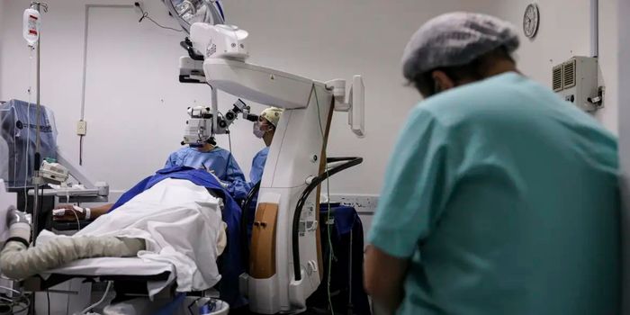 Quedas e queimaduras foram as principais causas de internação de crianças e adolescentes de até 14 anos no Brasil em 2025.