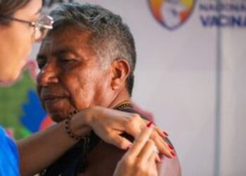 Operação Gota leva vacinação a 20 aldeias indígenas da Amazônia Legal entre 30 de agosto e 6 de setembro.