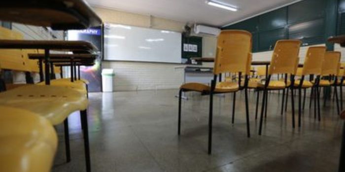 Encceja 2026 será aplicado neste domingo (23). Confira documentos aceitos, horários, local de prova e regras para os participantes.