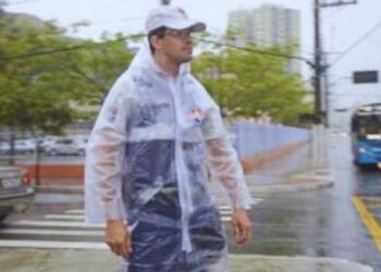Guarda de Vitória orienta motoristas sobre cuidados para dirigir com segurança durante as chuvas e evitar acidentes no trânsito.