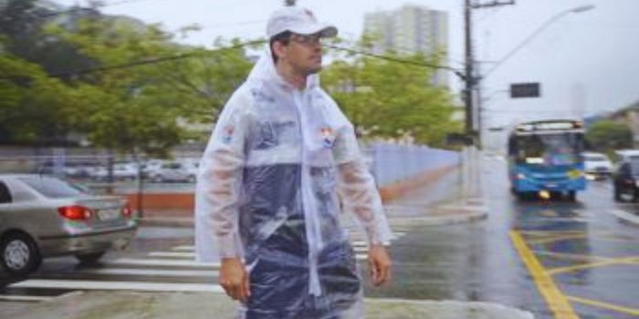 Guarda de Vitória orienta motoristas sobre cuidados para dirigir com segurança durante as chuvas e evitar acidentes no trânsito.