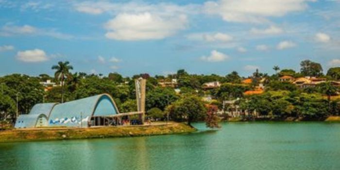 Conheça o Conjunto Moderno da Pampulha, em Belo Horizonte, Patrimônio Mundial da Unesco e símbolo da arquitetura brasileira.