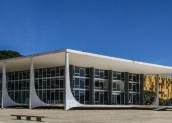 STF confirma regra que impede devedores contumazes de pedir recuperação judicial e mantém medidas contra inadimplência tributária reiterada.