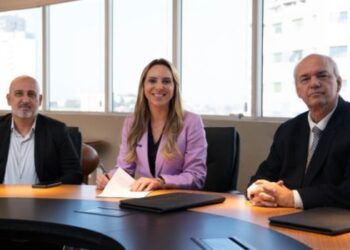 Vitória e TRE-ES firmam parceria para oferecer transporte especial a eleitores com deficiência ou mobilidade reduzida nas eleições.