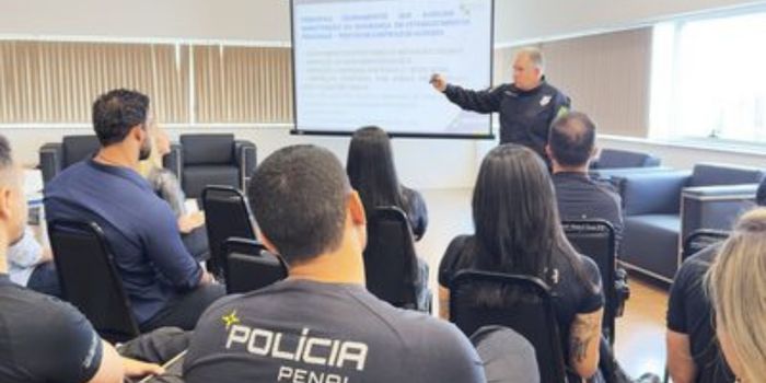 Policiais penais participam de curso sobre raio X, scanner corporal e inteligência artificial para melhorar a identificação de ameaças em presídios.