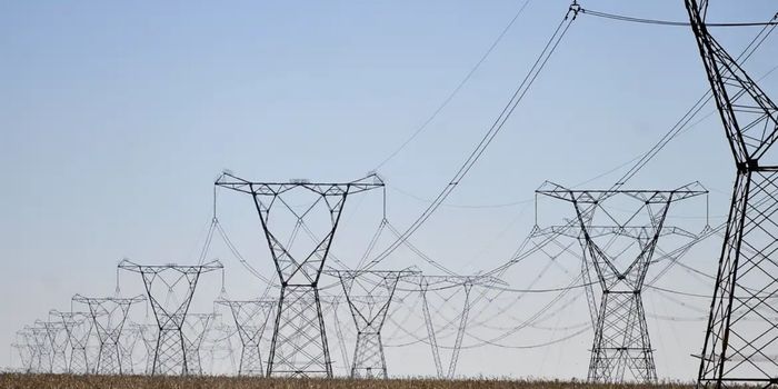 ONS aciona plano emergencial para reduzir geração de energia neste domingo devido ao excesso de oferta no Sistema Interligado Nacional.
