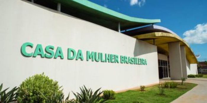 Casa da Mulher Brasileira reúne serviços de proteção, Justiça, saúde e apoio psicossocial para mulheres em situação de violência em todo o país.