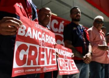 Bancários de todo o país fazem paralisação nesta quinta-feira (20) por reajuste salarial, PLR, benefícios e piso para trabalhadores de TI.