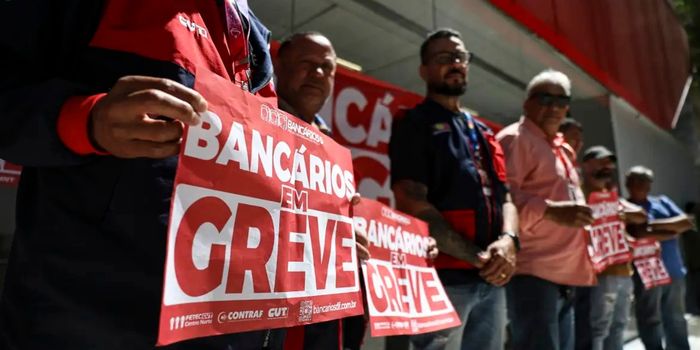 Bancários de todo o país fazem paralisação nesta quinta-feira (20) por reajuste salarial, PLR, benefícios e piso para trabalhadores de TI.
