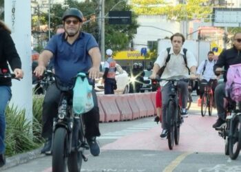 Programa Caminhos da Reportagem aborda o crescimento de bicicletas elétricas e ciclomotores no Brasil e os desafios da mobilidade urbana.