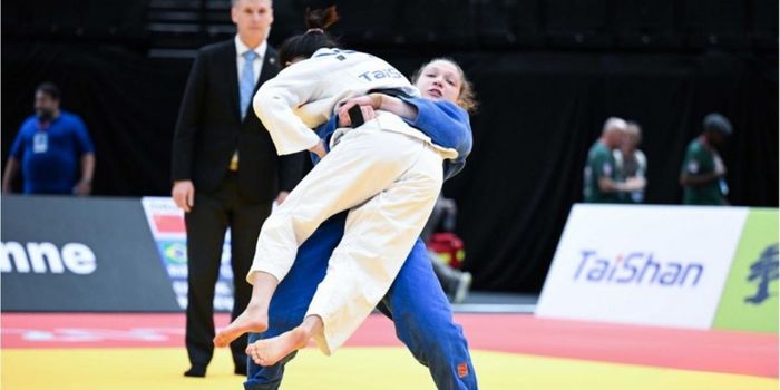 Judô brasileiro conquista três bronzes no Grand Slam de Lausanne, com Clarice Ribeiro, Michel Augusto e Rafaela Rodrigues no pódio.