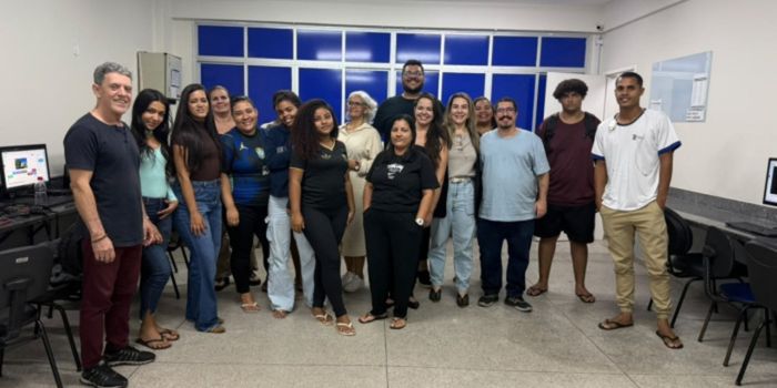 Projeto de Vitória usa jogos digitais para estimular leitura, escrita e inclusão tecnológica entre estudantes da EJA de diferentes idades.