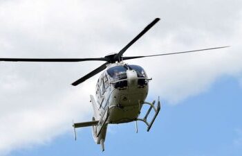 Anac intensifica fiscalização de voos panorâmicos no Rio, suspende quatro empresas e nove aeronaves e Prefeitura rescinde acordos de uso do heliponto.