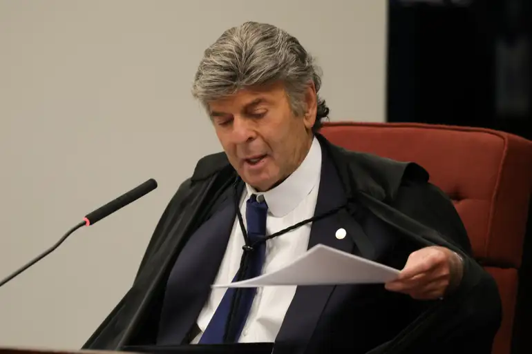 Luiz Fux é sorteado relator de ação que pede registros de entrada e saída no Senado de Viviane Barci, Daniel Vorcaro e outras pessoas.