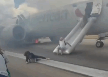 American Airlines evacua 173 passageiros após falha em pneu e incêndio durante tentativa de decolagem em Denver.