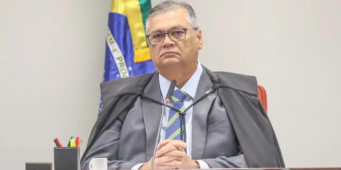 Flávio Dino determina a restauração de postagem de Antonio Tabet sobre Nossa Senhora Aparecida que havia sido retirada por decisão de André Mendonça.
