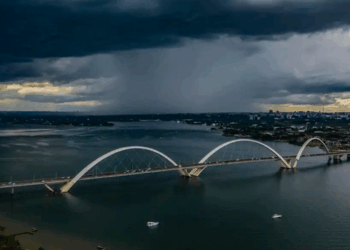 Defesa Civil alerta para chuva forte e rajadas de vento de até 60 km/h no Distrito Federal. Veja a previsão e os principais cuidados durante tempestades.