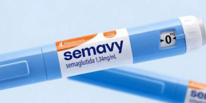 Anvisa proíbe propaganda do Semavy, medicamento à base de semaglutida, após identificar anúncios em painéis de aeroporto, site e redes sociais.