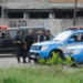 Operação policial na Maré, no Rio, deixa mortos e feridos, mobiliza cerca de 200 agentes e provoca suspensão de aulas e serviços de saúde na região.