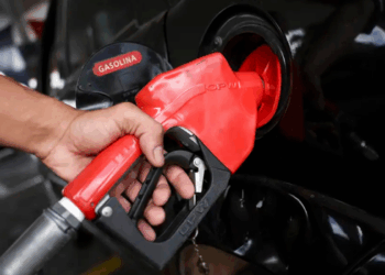 ANP aplica mais de R$ 700 milhões em multas contra distribuidoras por elevação abusiva dos preços de combustíveis em processos de primeira instância.