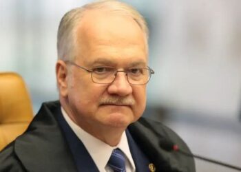 Edson Fachin determina que André Mendonça retire o sigilo de documentos da Operação Compliance Zero, que investiga fraudes e corrupção ligadas ao antigo Banco Master.