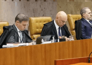 André Mendonça apresenta defesa no STF, contesta acusações de Alexandre de Moraes e questiona origem e validade de relatórios da Polícia Federal.