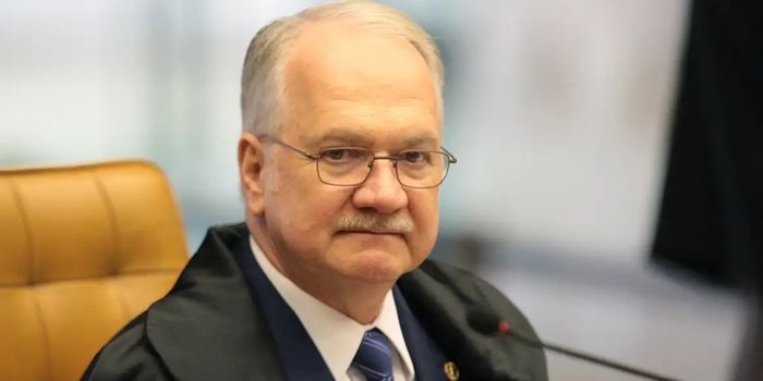 Edson Fachin determina que André Mendonça retire o sigilo de documentos da Operação Compliance Zero, que investiga fraudes e corrupção ligadas ao antigo Banco Master.