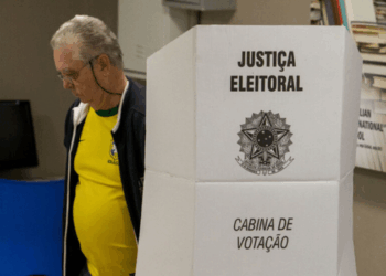 Eleitorado com mais de 70 anos cresce nas eleições de 2026. Voto continua facultativo, e TSE destaca direitos e participação dos idosos.