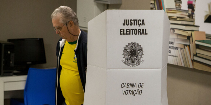 Eleitorado com mais de 70 anos cresce nas eleições de 2026. Voto continua facultativo, e TSE destaca direitos e participação dos idosos.
