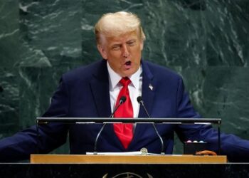 Trump defende força militar e faz ameaças ao Irã e a Cuba, enquanto Guterres cobra paz, cooperação e reforma da ONU em discurso de despedida.