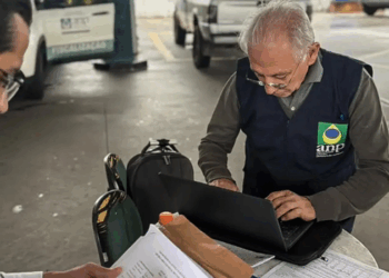 ANP aplicou mais de R$ 200 milhões em multas a distribuidoras por aumentos abusivos nas margens de combustíveis. Empresas ainda podem recorrer.