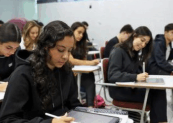 MEC lança Guia do Enem com vídeos, tutoriais, dicas e informações oficiais sobre inscrição, provas, resultados e acesso ao ensino superior.