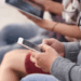 Pesquisas apontam que gastos com apostas online podem afetar a matrícula e a permanência de estudantes no ensino superior privado no Brasil.