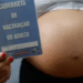 Vacinação durante a gravidez protege gestantes e bebês contra doenças graves. Veja as coberturas, os riscos e as vacinas disponíveis no SUS.