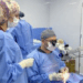 SUS incorpora nova técnica cirúrgica que permite tratar glaucoma e catarata em uma única intervenção, com potencial de reduzir custos e acelerar a recuperação.
