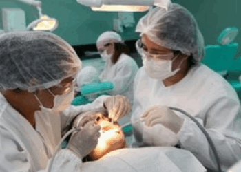 SUS capacita profissionais para produção digital de próteses dentárias com scanners, softwares e impressoras 3D em municípios brasileiro.