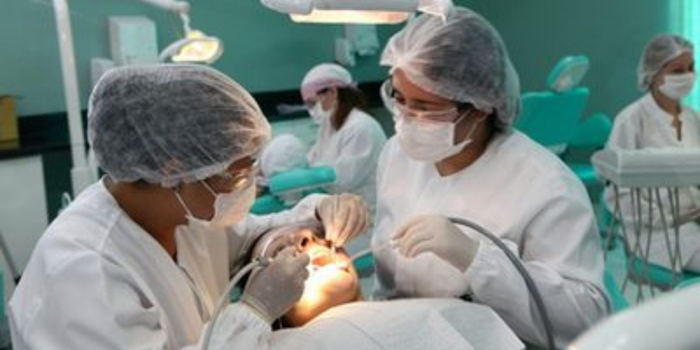 SUS capacita profissionais para produção digital de próteses dentárias com scanners, softwares e impressoras 3D em municípios brasileiro.