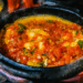 Vitória celebra o Dia da Moqueca nesta quarta-feira (30), destacando a tradição da panela de barro, a gastronomia capixaba e lugares como Ilha das Caieiras.