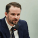 Ministro Dario Durigan afirma que dono da Entre Investimentos recebeu recursos do crime organizado. Operação Carbono Oculto investiga movimentações financeiras.