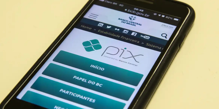 Banco Central do Brasil e Banco Central Europeu iniciam estudo para avaliar a conexão entre o Pix e o Tips, sistema europeu de pagamentos instantâneos.