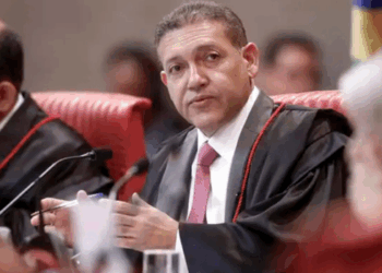 Presidente do TSE, Kassio Nunes Marques, questiona ao STF decisões que interferem em medidas da Justiça Eleitoral durante as eleições de 2026.
