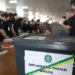 Quase 920 mil brasileiros que vivem no exterior estão aptos a votar nas eleições de 2026. Saiba onde haverá votação e conheça o perfil desse eleitorado.