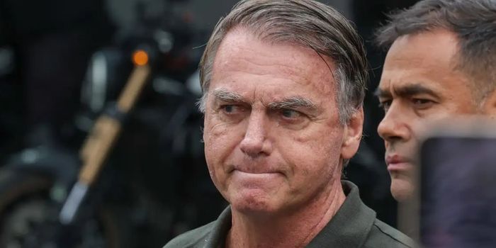 STF: defesa de Bolsonaro recua em pedido de suspensão da pena, mas mantém questionamento sobre julgamento pela Primeira Turma.