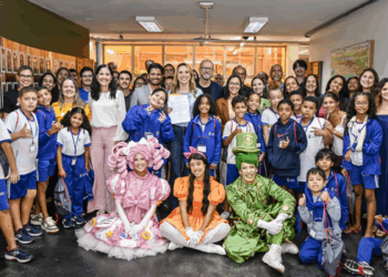 Vitória lança projeto de educação financeira que atenderá 400 crianças de 12 escolas municipais com atividades sobre consumo consciente e planejamento.