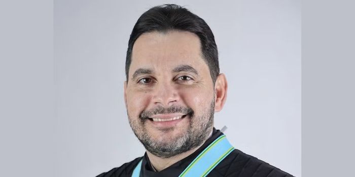 Polícia Federal realiza operação contra desembargador Newton Ramos por determinação do CNJ. Investigação envolve processos ligados ao Banco Master.