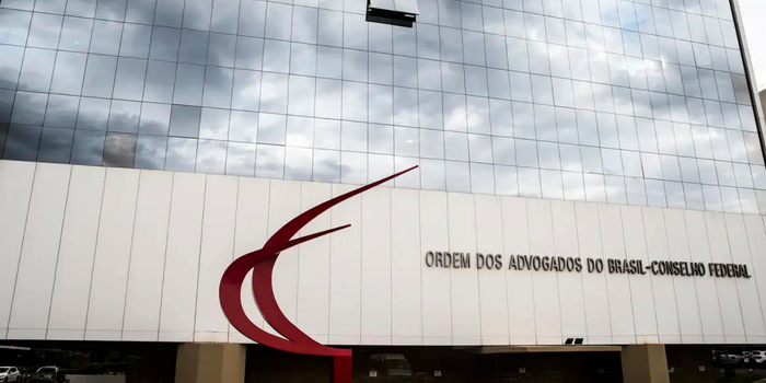 Geraldo Alckmin sanciona lei que amplia a diretoria do Conselho Federal da OAB, cria novos cargos e permite diretorias temporárias nos Conselhos Seccionais.