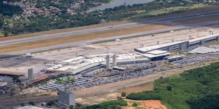 Aeroporto de Confins tem pista liberada após interdição neste sábado. Problema provocou o cancelamento de 45 voos entre pousos e decolagens.